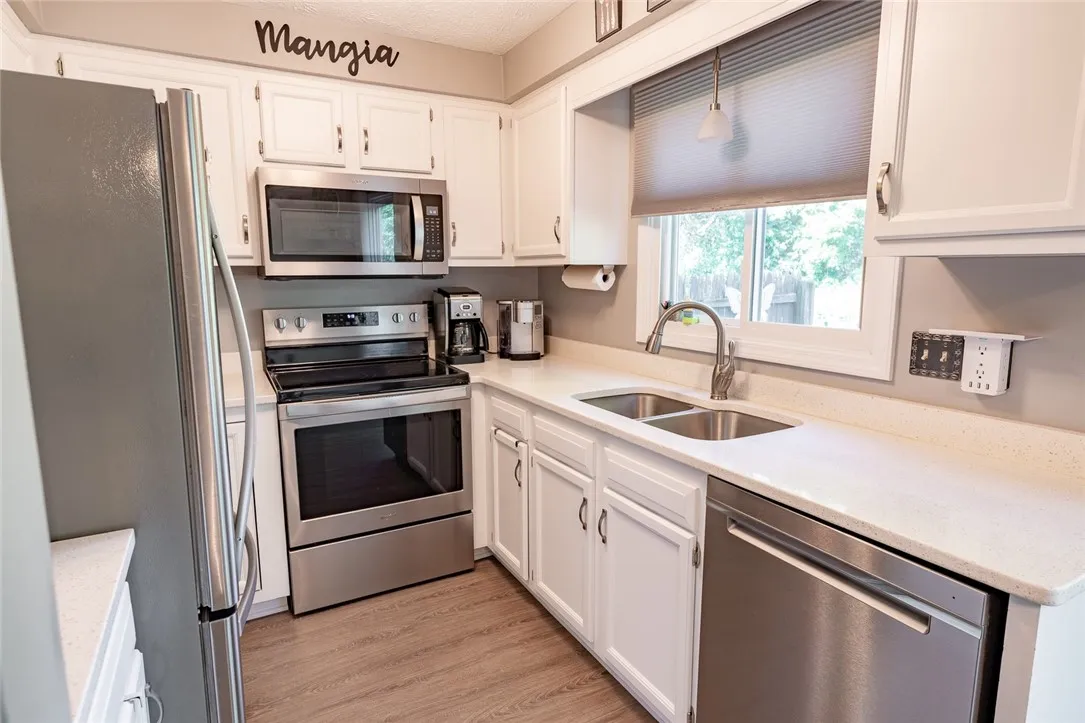 61 Southfield Drive, Webster, New York 14580, Webster, New York 14580, 2 Bedrooms Bedrooms, 4 Rooms Rooms,1 BathroomBathrooms,Residential,Closed,61 Southfield Drive, Webster, New York 14580,R1616406
