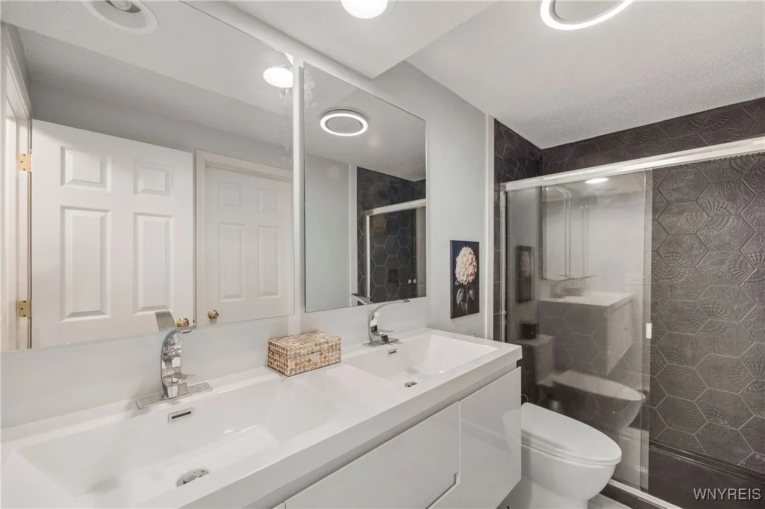 5411 Village Station Circle, Clarence, New York 14, Clarence, New York 14221, 2 Bedrooms Bedrooms, 6 Rooms Rooms,1 BathroomBathrooms,Residential Lease,Closed,5411 Village Station Circle, Clarence, New York 14,B1618218