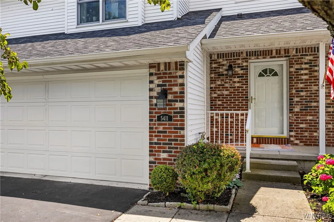 5411 Village Station Circle, Clarence, New York 14, Clarence, New York 14221, 2 Bedrooms Bedrooms, 6 Rooms Rooms,1 BathroomBathrooms,Residential Lease,Closed,5411 Village Station Circle, Clarence, New York 14,B1618218