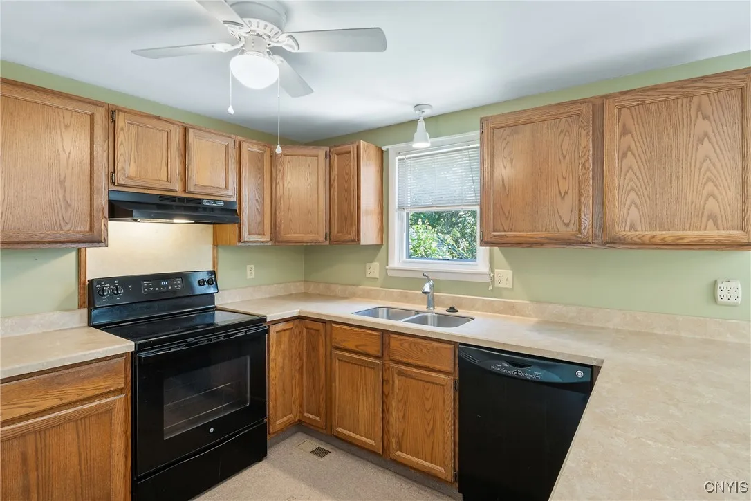 8403 Zenith Drive, Clay, New York 13027, Clay, New York 13027, 3 Bedrooms Bedrooms, 7 Rooms Rooms,2 BathroomsBathrooms,Residential,Closed,8403 Zenith Drive, Clay, New York 13027,0,S1614946