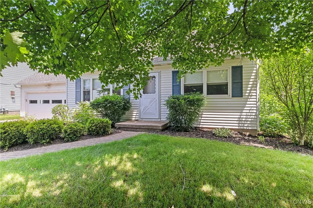 8403 Zenith Drive, Clay, New York 13027, Clay, New York 13027, 3 Bedrooms Bedrooms, 7 Rooms Rooms,2 BathroomsBathrooms,Residential,Closed,8403 Zenith Drive, Clay, New York 13027,0,S1614946