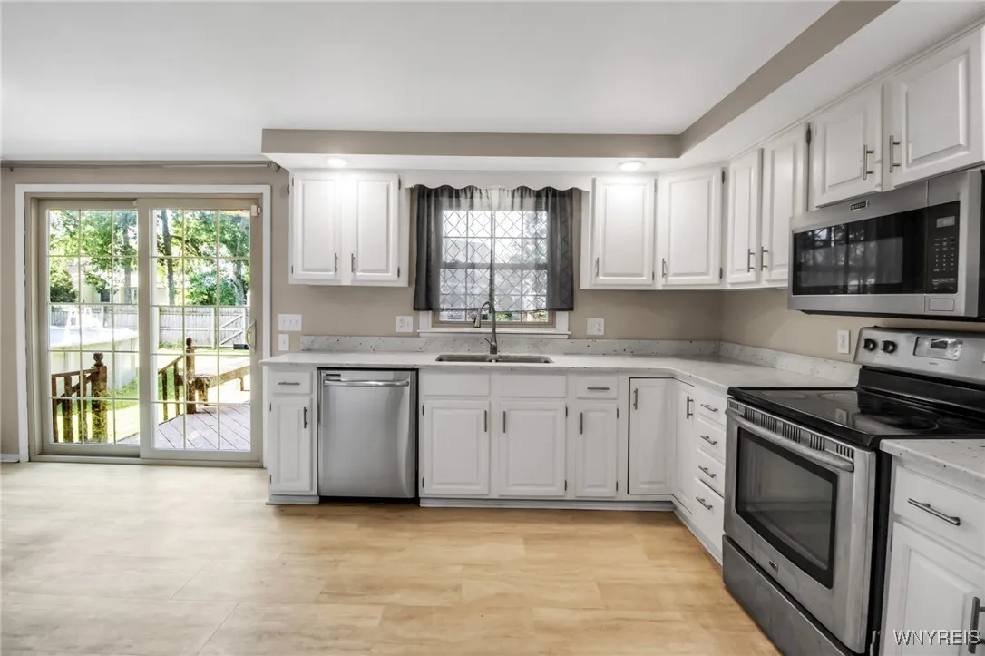 76 Obrien Drive, Lockport-city, New York 14094, Lockport City, New York 14094, 3 Bedrooms Bedrooms, 11 Rooms Rooms,2 BathroomsBathrooms,Residential,Closed,76 Obrien Drive, Lockport-city, New York 14094,0,B1617500