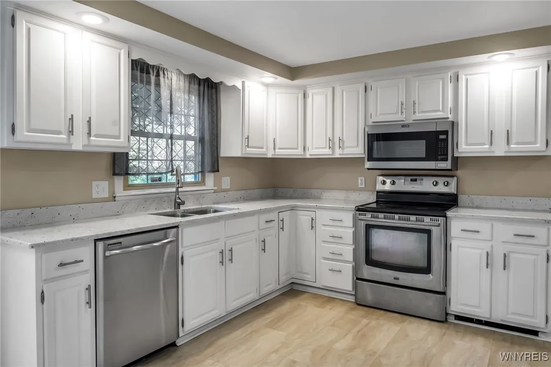 76 Obrien Drive, Lockport-city, New York 14094, Lockport City, New York 14094, 3 Bedrooms Bedrooms, 11 Rooms Rooms,2 BathroomsBathrooms,Residential,Closed,76 Obrien Drive, Lockport-city, New York 14094,0,B1617500