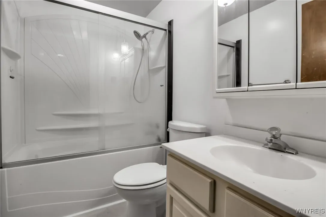 76 Obrien Drive, Lockport-city, New York 14094, Lockport City, New York 14094, 3 Bedrooms Bedrooms, 11 Rooms Rooms,2 BathroomsBathrooms,Residential,Closed,76 Obrien Drive, Lockport-city, New York 14094,0,B1617500