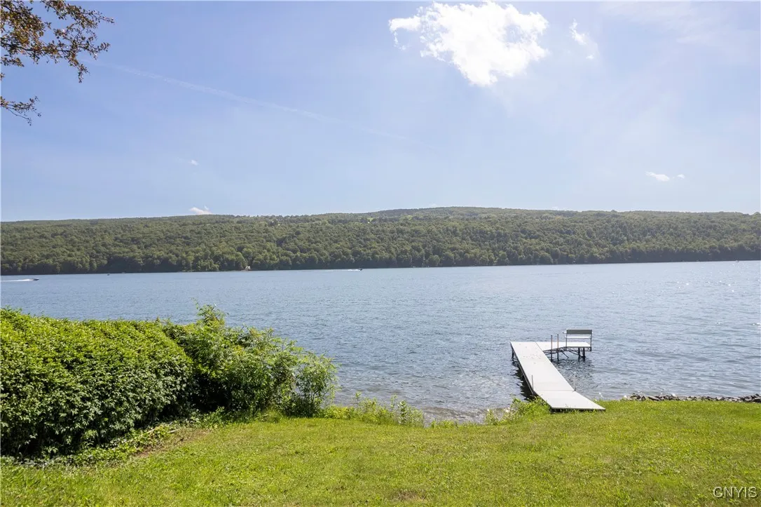 The 60 feet of deeded lake access is here. It\'s a great, not mucky or grass-filled area to put in a kayak or canoe!