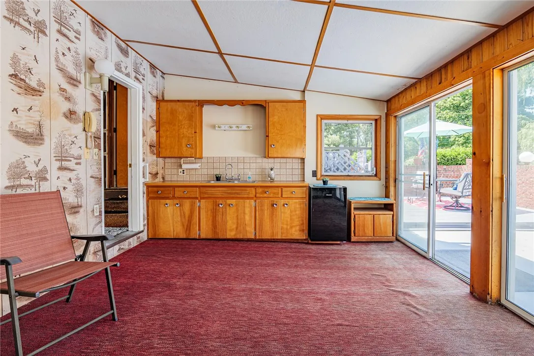 164 Queens Lane, Irondequoit, New York 14617, Irondequoit, New York 14617, 4 Bedrooms Bedrooms, 11 Rooms Rooms,2 BathroomsBathrooms,Residential,Closed,164 Queens Lane, Irondequoit, New York 14617,0,R1617343