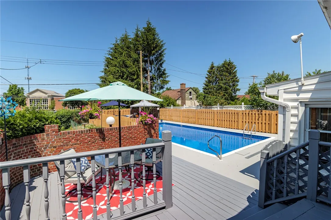 164 Queens Lane, Irondequoit, New York 14617, Irondequoit, New York 14617, 4 Bedrooms Bedrooms, 11 Rooms Rooms,2 BathroomsBathrooms,Residential,Closed,164 Queens Lane, Irondequoit, New York 14617,0,R1617343