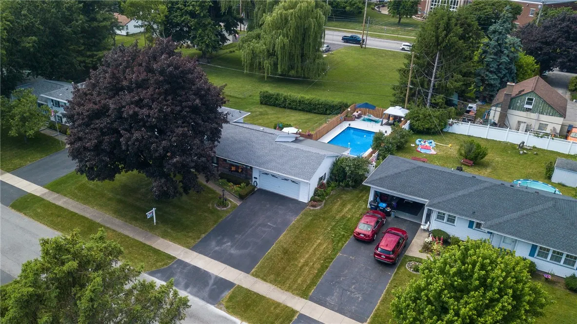 164 Queens Lane, Irondequoit, New York 14617, Irondequoit, New York 14617, 4 Bedrooms Bedrooms, 11 Rooms Rooms,2 BathroomsBathrooms,Residential,Closed,164 Queens Lane, Irondequoit, New York 14617,0,R1617343