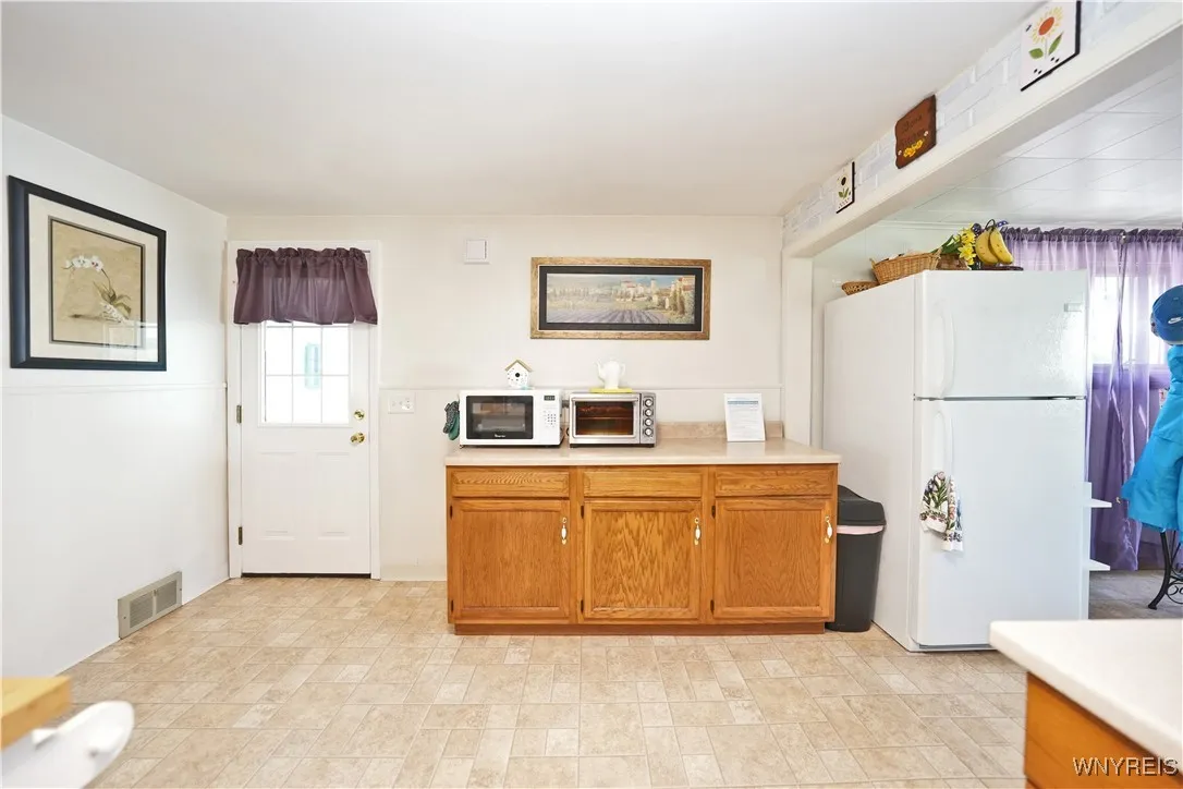 248 Chamberlin Drive, West Seneca, New York 14210, West Seneca, New York 14210, 3 Bedrooms Bedrooms, 7 Rooms Rooms,1 BathroomBathrooms,Residential,Closed,248 Chamberlin Drive, West Seneca, New York 14210,0,B1617928