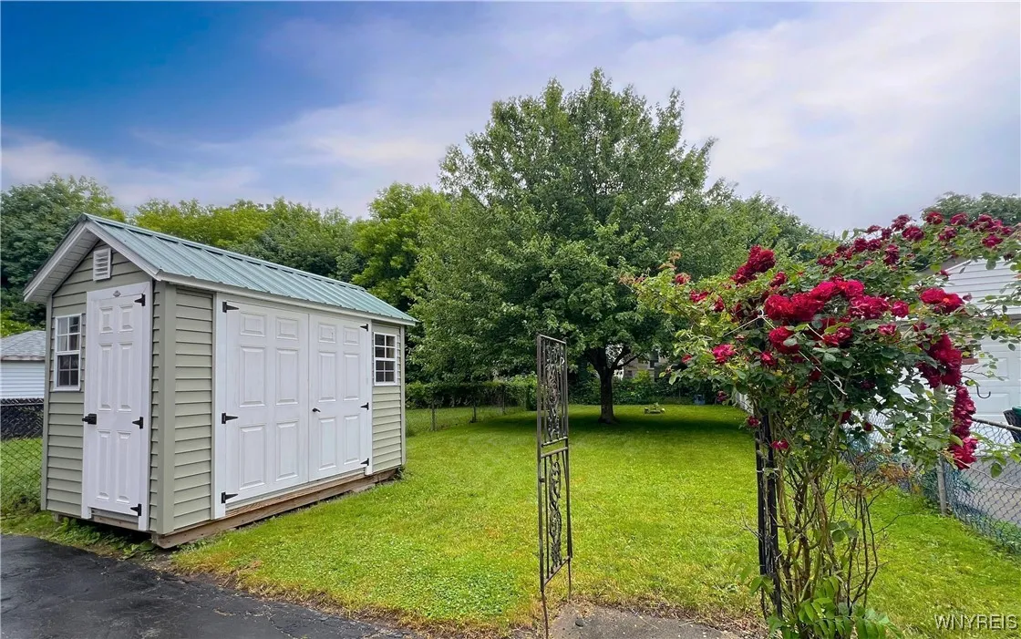 91 Hammerschmidt Avenue, Buffalo, New York 14210, Buffalo, New York 14210, 3 Bedrooms Bedrooms, 7 Rooms Rooms,2 BathroomsBathrooms,Residential,Closed,91 Hammerschmidt Avenue, Buffalo, New York 14210,0,B1618240