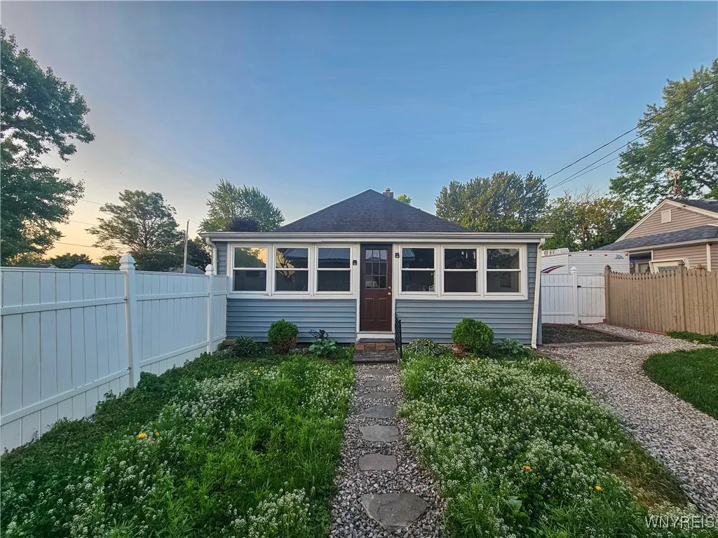 218 Edward Street, North Tonawanda, New York 14120, North Tonawanda, New York 14120, 2 Bedrooms Bedrooms, 6 Rooms Rooms,1 BathroomBathrooms,Residential,Closed,218 Edward Street, North Tonawanda, New York 14120,0,B1618292