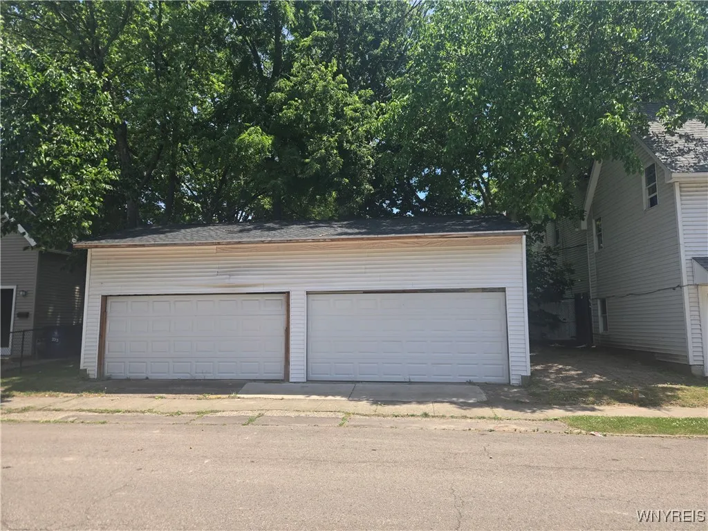 330 Potomac Avenue, Buffalo, New York 14213, Buffalo, New York 14213, 6 Bedrooms Bedrooms, ,4 BathroomsBathrooms,Residential,Closed,330 Potomac Avenue, Buffalo, New York 14213,0,B1617474