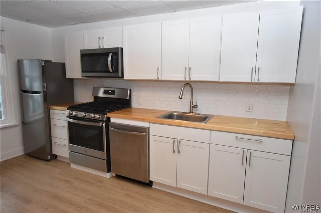 330 Potomac Avenue, Buffalo, New York 14213, Buffalo, New York 14213, 6 Bedrooms Bedrooms, ,4 BathroomsBathrooms,Residential,Closed,330 Potomac Avenue, Buffalo, New York 14213,0,B1617474