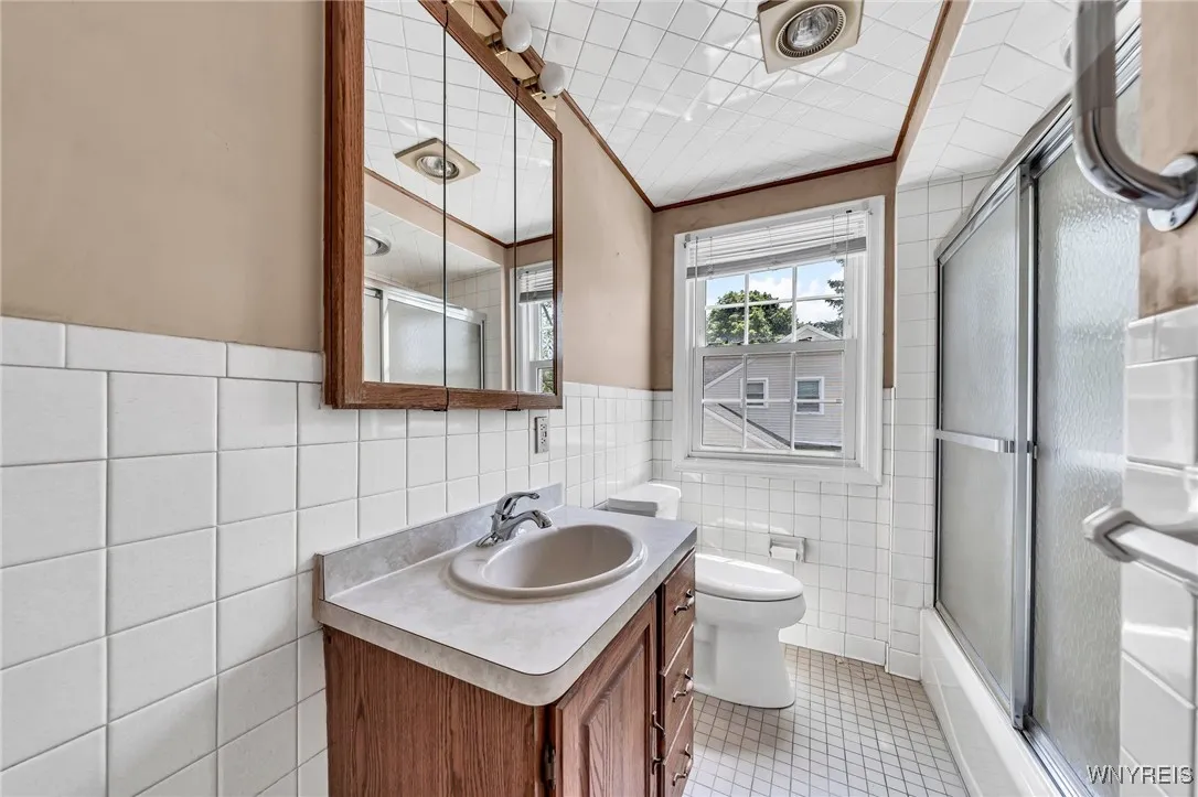 Main unit - 2nd floor bathroom