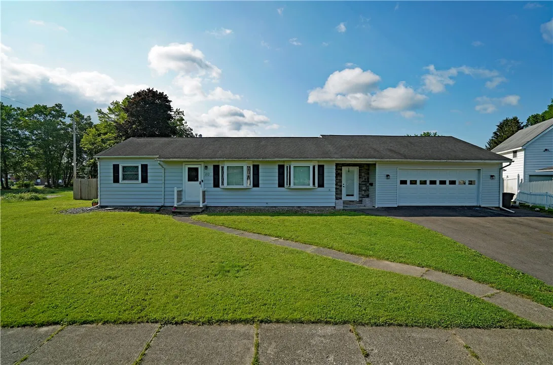212 Lynhurst Avenue, Horseheads, New York 14845, Horseheads, New York 14845, 4 Bedrooms Bedrooms, 7 Rooms Rooms,2 BathroomsBathrooms,Residential,Closed,212 Lynhurst Avenue, Horseheads, New York 14845,R1618170
