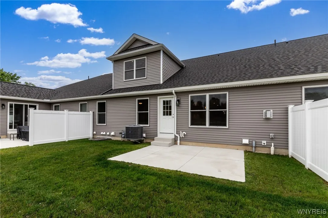 30 Essex Woods Lane B, Amherst, New York 14228, Amherst, New York 14228, 3 Bedrooms Bedrooms, 7 Rooms Rooms,2 BathroomsBathrooms,Residential,For Sale,30 Essex Woods Lane B, Amherst, New York 14228,B1618148