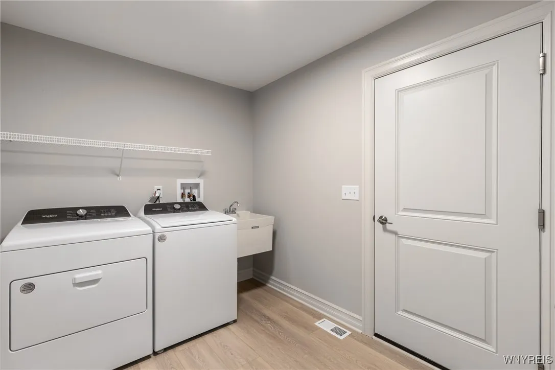 30 Essex Woods Lane B, Amherst, New York 14228, Amherst, New York 14228, 3 Bedrooms Bedrooms, 7 Rooms Rooms,2 BathroomsBathrooms,Residential,For Sale,30 Essex Woods Lane B, Amherst, New York 14228,B1618148