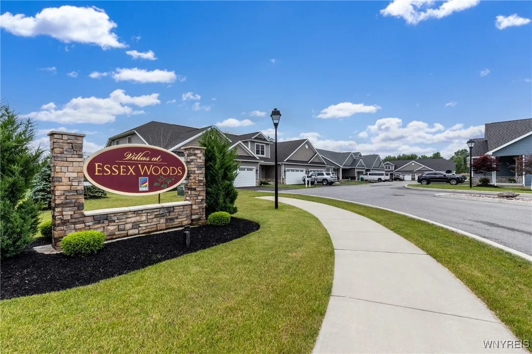 30 Essex Woods Lane B, Amherst, New York 14228, Amherst, New York 14228, 3 Bedrooms Bedrooms, 7 Rooms Rooms,2 BathroomsBathrooms,Residential,For Sale,30 Essex Woods Lane B, Amherst, New York 14228,B1618148