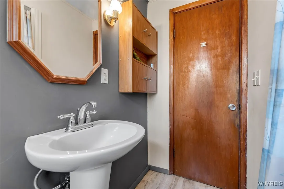 11914 Clinton Street, Marilla, New York 14004, Marilla, New York 14004, 3 Bedrooms Bedrooms, 6 Rooms Rooms,1 BathroomBathrooms,Residential,Closed,11914 Clinton Street, Marilla, New York 14004,0,B1617351