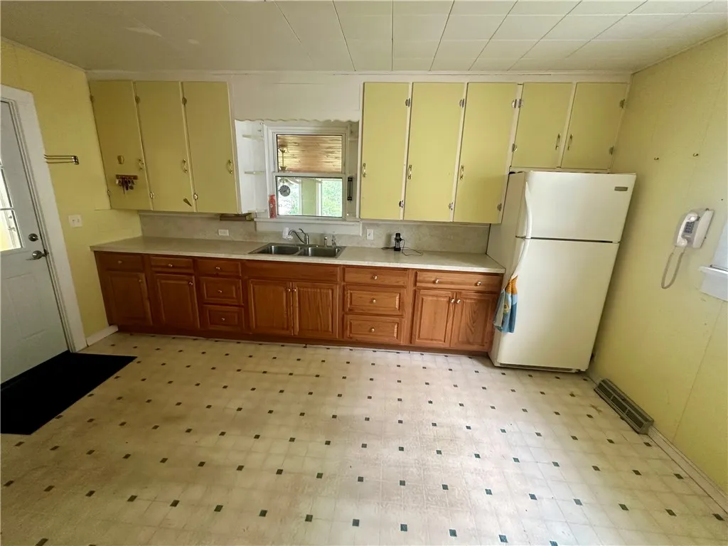 22 North Main Street, Elba, New York 14058, Elba, New York 14058, 2 Bedrooms Bedrooms, 6 Rooms Rooms,1 BathroomBathrooms,Residential,Closed,22 North Main Street, Elba, New York 14058,0,R1617295