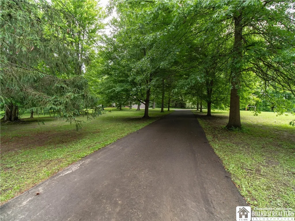 Drive way coming into the 5616 Stow Road