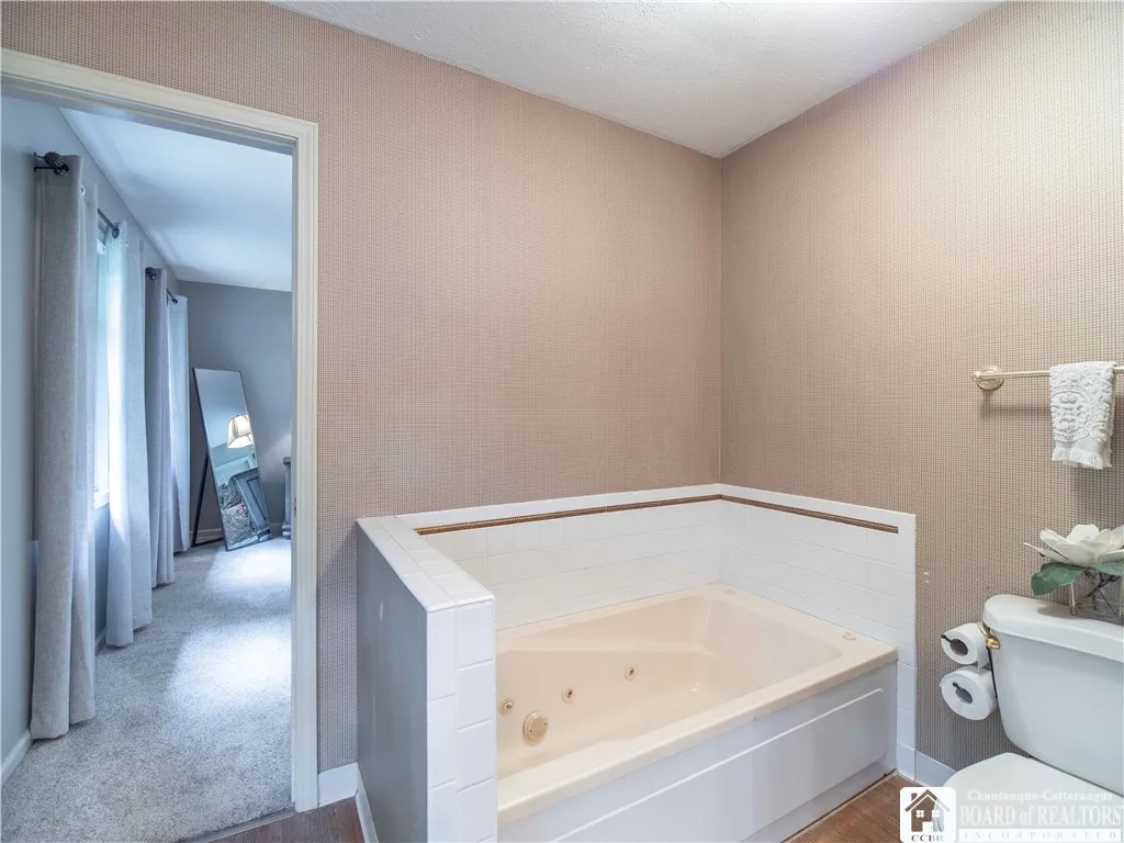 Jacuzzi Primary bath