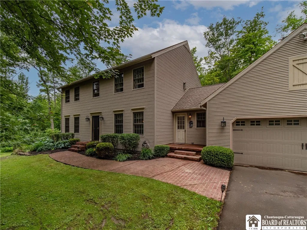 5616 Stow Rd Colonial Home. Built in 1995