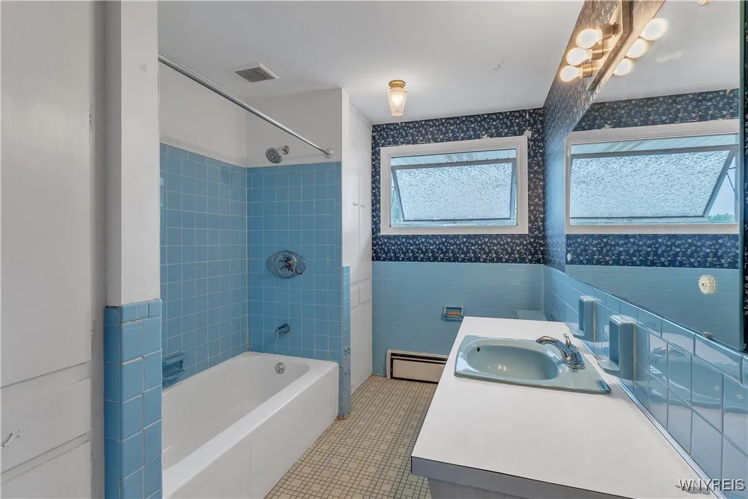 32 Rumson Road, Amherst, New York 14228, Amherst, New York 14228, 4 Bedrooms Bedrooms, 7 Rooms Rooms,1 BathroomBathrooms,Residential,For Sale,32 Rumson Road, Amherst, New York 14228,B1618132