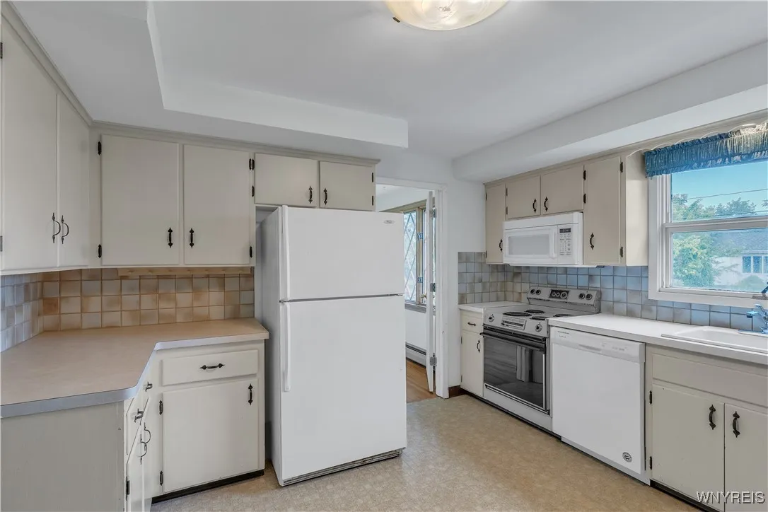 32 Rumson Road, Amherst, New York 14228, Amherst, New York 14228, 4 Bedrooms Bedrooms, 7 Rooms Rooms,1 BathroomBathrooms,Residential,For Sale,32 Rumson Road, Amherst, New York 14228,B1618132