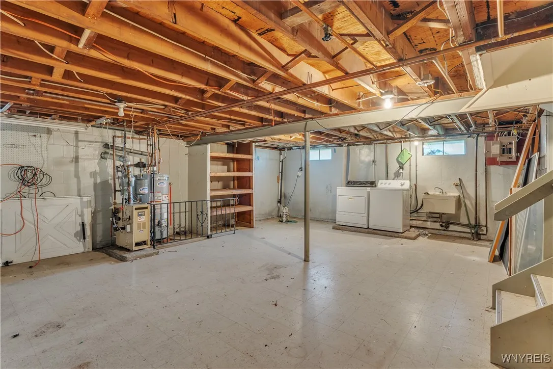 32 Rumson Road, Amherst, New York 14228, Amherst, New York 14228, 4 Bedrooms Bedrooms, 7 Rooms Rooms,1 BathroomBathrooms,Residential,For Sale,32 Rumson Road, Amherst, New York 14228,B1618132