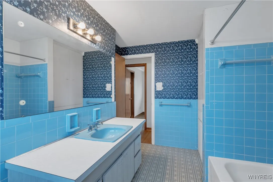 32 Rumson Road, Amherst, New York 14228, Amherst, New York 14228, 4 Bedrooms Bedrooms, 7 Rooms Rooms,1 BathroomBathrooms,Residential,For Sale,32 Rumson Road, Amherst, New York 14228,B1618132