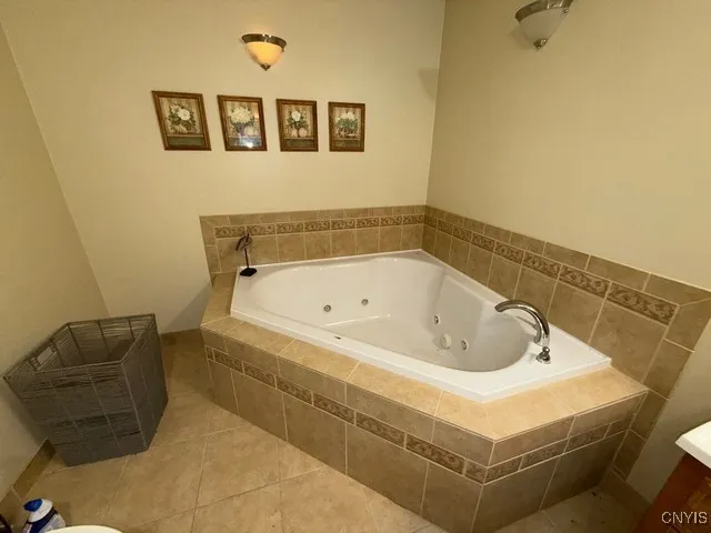 4050 Elmcrest Road, Salina, New York 13090, Salina, New York 13090, 4 Bedrooms Bedrooms, 13 Rooms Rooms,3 BathroomsBathrooms,Residential,Closed,4050 Elmcrest Road, Salina, New York 13090,0,S1618431