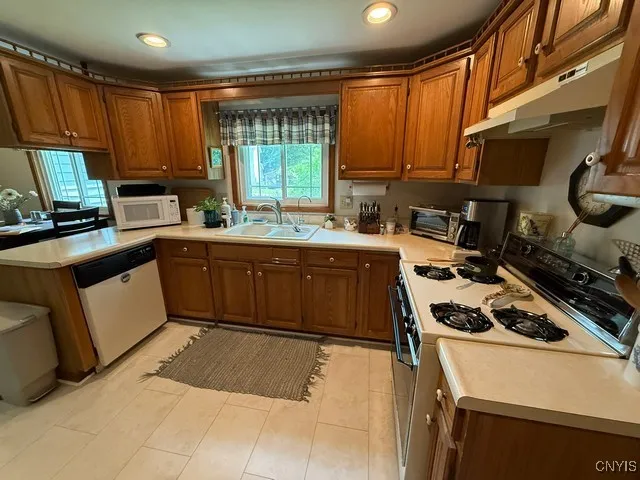 4050 Elmcrest Road, Salina, New York 13090, Salina, New York 13090, 4 Bedrooms Bedrooms, 13 Rooms Rooms,3 BathroomsBathrooms,Residential,Closed,4050 Elmcrest Road, Salina, New York 13090,0,S1618431