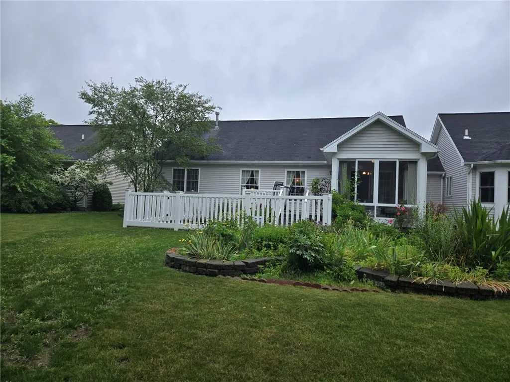 118 Stewart Place, Canandaigua, New York 14424, Canandaigua City, New York 14424, 2 Bedrooms Bedrooms, 4 Rooms Rooms,1 BathroomBathrooms,Residential,Closed,118 Stewart Place, Canandaigua, New York 14424,R1618415