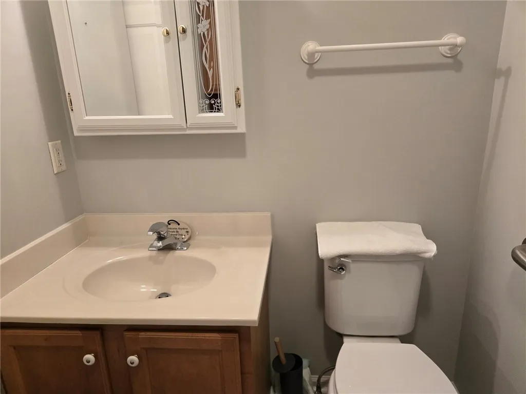 118 Stewart Place, Canandaigua, New York 14424, Canandaigua City, New York 14424, 2 Bedrooms Bedrooms, 4 Rooms Rooms,1 BathroomBathrooms,Residential,Closed,118 Stewart Place, Canandaigua, New York 14424,R1618415