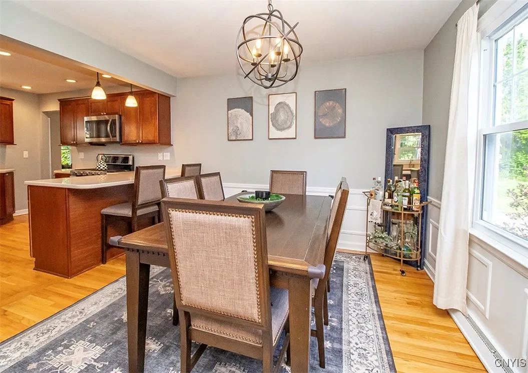 With easy access to the kitchen...