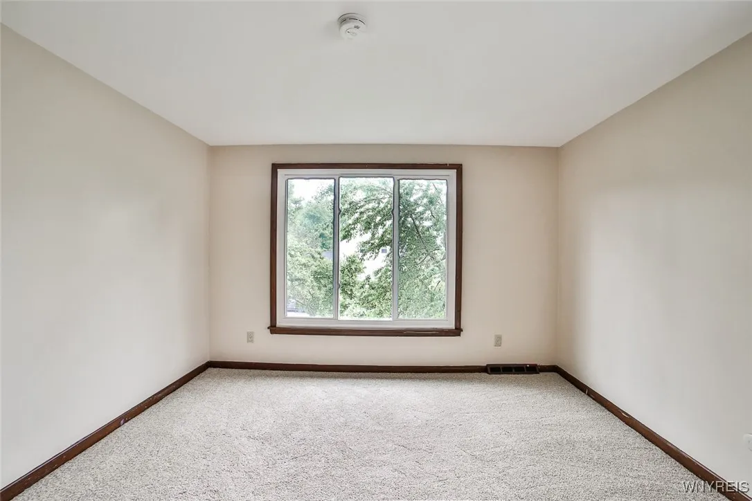 212 Robin Road, Amherst, New York 14228, Amherst, New York 14228, 4 Bedrooms Bedrooms, 8 Rooms Rooms,1 BathroomBathrooms,Residential,For Sale,212 Robin Road, Amherst, New York 14228,B1617752