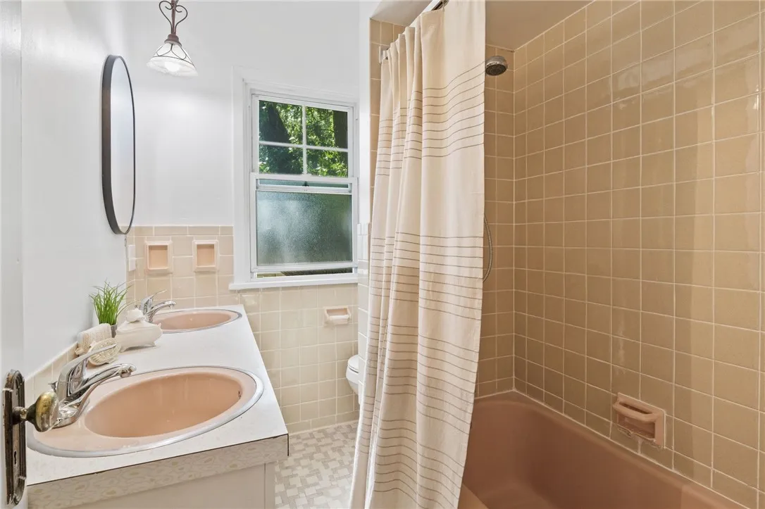 234 Pine Grove Avenue, Irondequoit, New York 14617, Irondequoit, New York 14617, 4 Bedrooms Bedrooms, 7 Rooms Rooms,2 BathroomsBathrooms,Residential,Closed,234 Pine Grove Avenue, Irondequoit, New York 14617,R1617890
