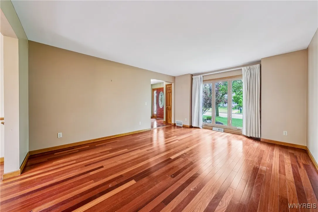100 Hunt Club Circle, Amherst, New York 14051, Amherst, New York 14051, 4 Bedrooms Bedrooms, 10 Rooms Rooms,2 BathroomsBathrooms,Residential,Closed,100 Hunt Club Circle, Amherst, New York 14051,B1618464