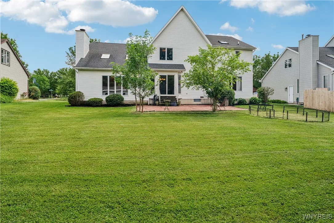 100 Hunt Club Circle, Amherst, New York 14051, Amherst, New York 14051, 4 Bedrooms Bedrooms, 10 Rooms Rooms,2 BathroomsBathrooms,Residential,Closed,100 Hunt Club Circle, Amherst, New York 14051,B1618464