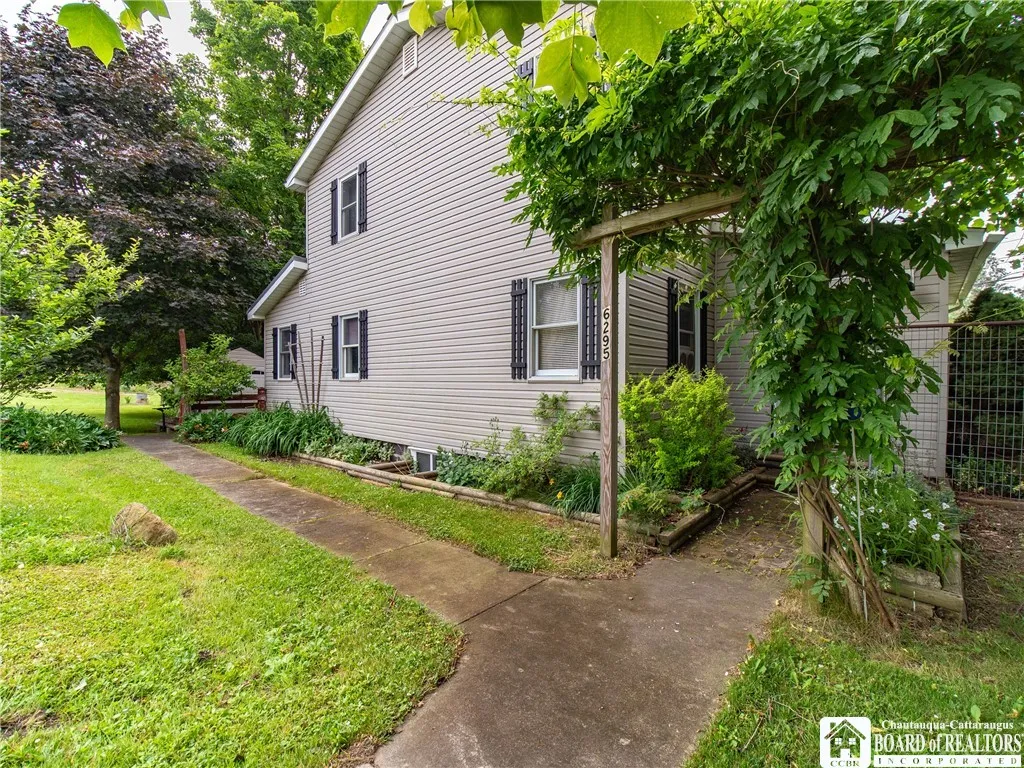 6295 Stockton Hartfield Road, Chautauqua, New York, Chautauqua, New York 14728, 3 Bedrooms Bedrooms, 10 Rooms Rooms,2 BathroomsBathrooms,Residential,Closed,6295 Stockton Hartfield Road, Chautauqua, New York,0,R1615854