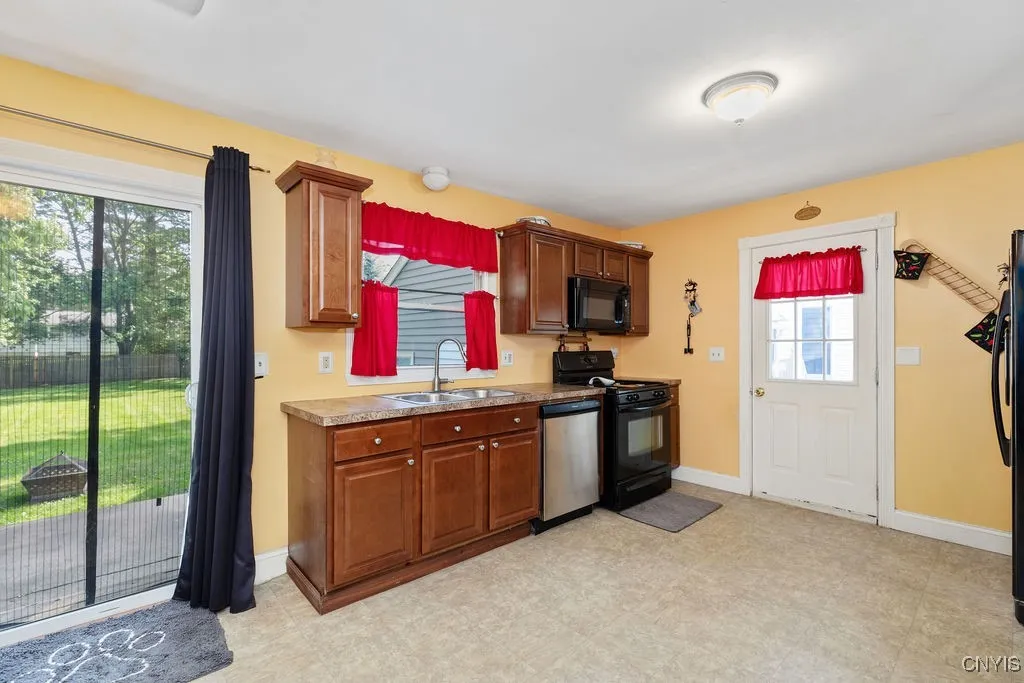 213 Roxann Avenue, Cicero, New York 13212, Cicero, New York 13212, 3 Bedrooms Bedrooms, 5 Rooms Rooms,1 BathroomBathrooms,Residential,Closed,213 Roxann Avenue, Cicero, New York 13212,0,S1616911