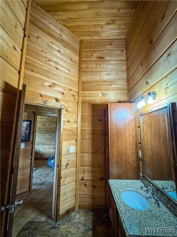 2nd floor full bath