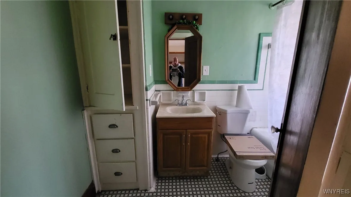 2047 Clinton Street, Buffalo, New York 14206, Buffalo, New York 14206, 5 Bedrooms Bedrooms, ,3 BathroomsBathrooms,Residential,For Sale,2047 Clinton Street, Buffalo, New York 14206,0,B1618153