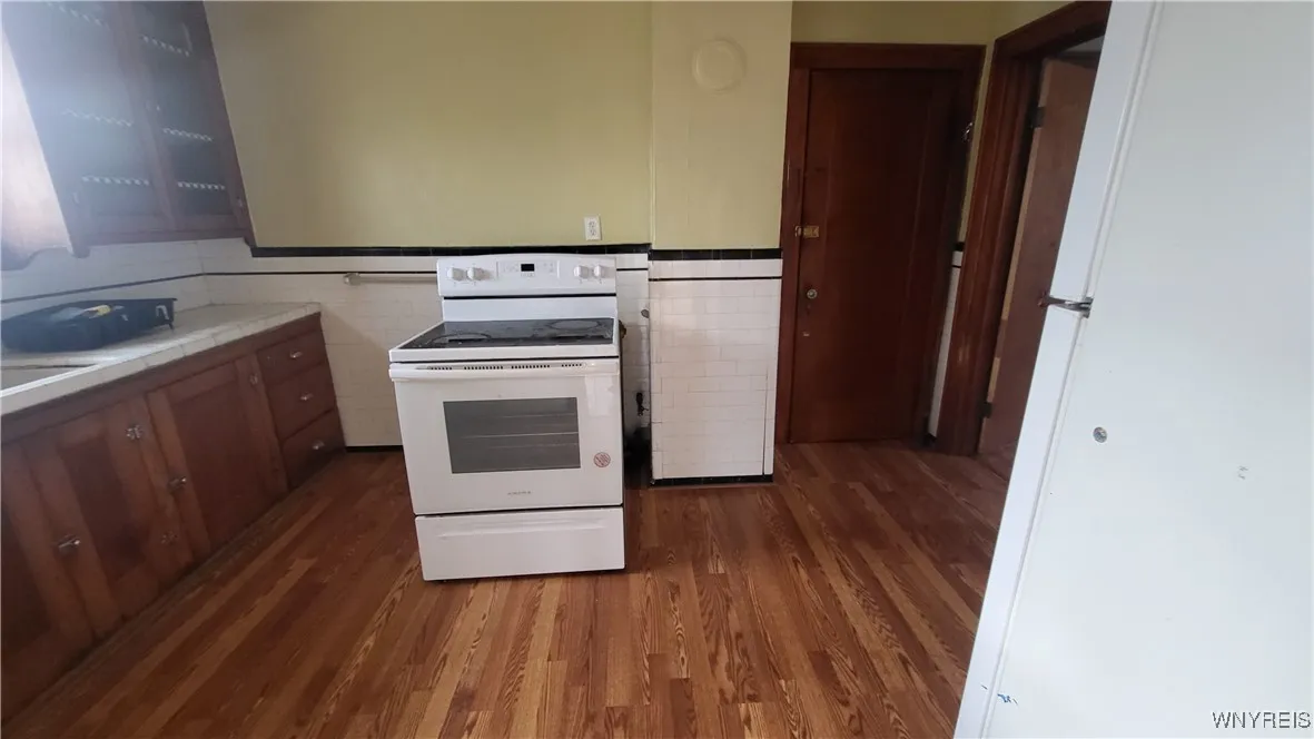 2047 Clinton Street, Buffalo, New York 14206, Buffalo, New York 14206, 5 Bedrooms Bedrooms, ,3 BathroomsBathrooms,Residential,For Sale,2047 Clinton Street, Buffalo, New York 14206,0,B1618153