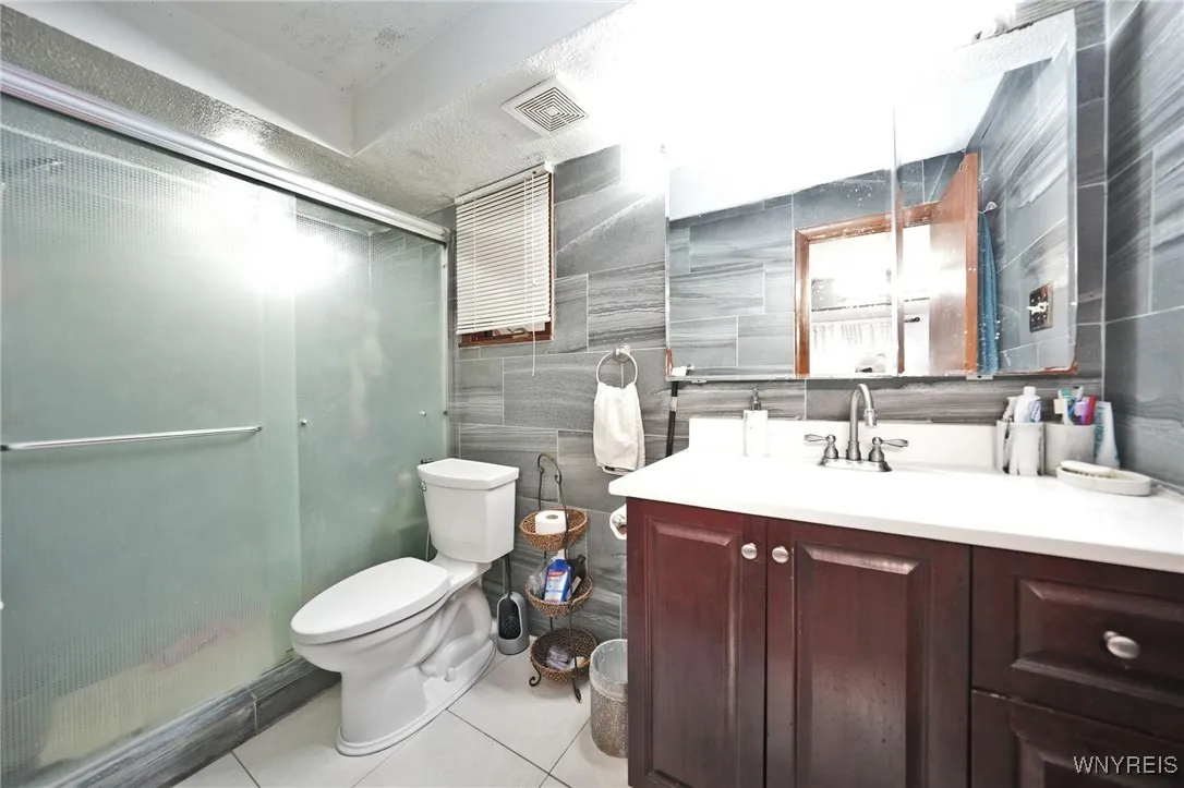 65 Gardenvale Drive, Cheektowaga, New York 14225, Cheektowaga, New York 14225, 4 Bedrooms Bedrooms, 6 Rooms Rooms,1 BathroomBathrooms,Residential,For Sale,65 Gardenvale Drive, Cheektowaga, New York 14225,B1618208