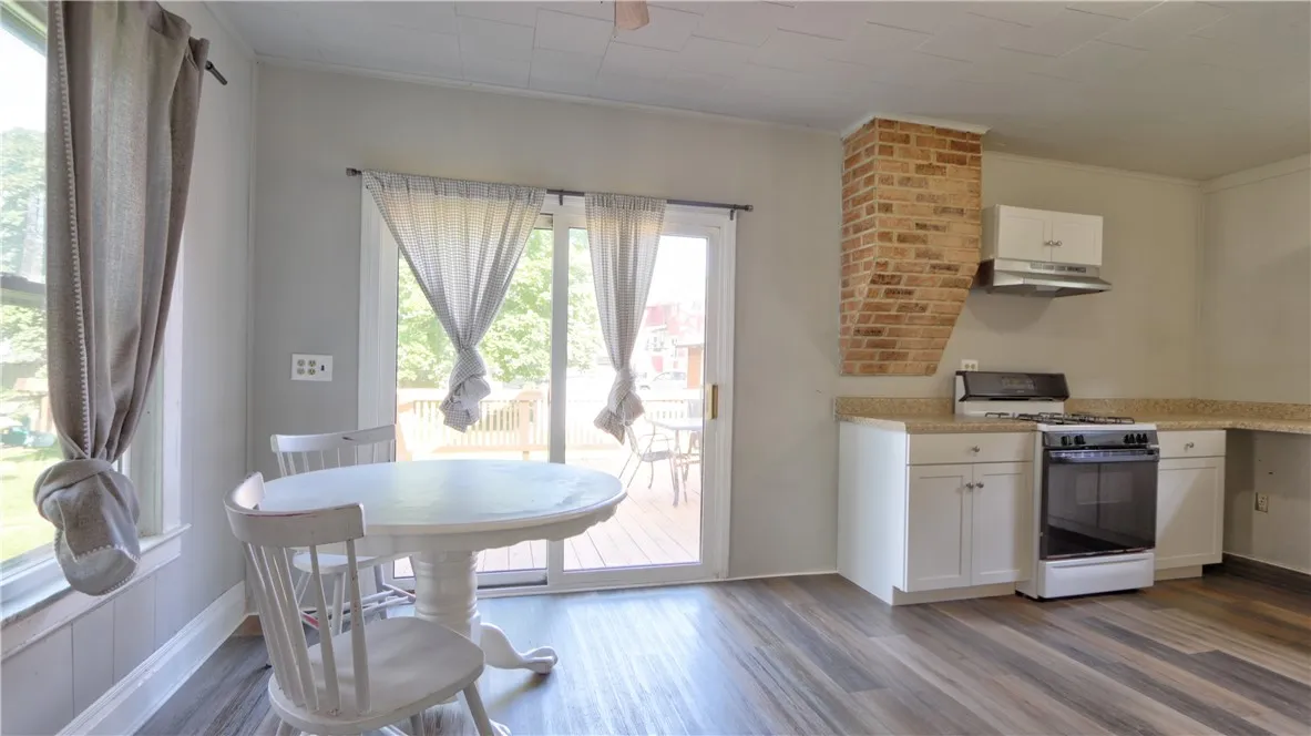 17 Maple Street, Seneca Falls, New York 13148, Seneca Falls, New York 13148, 3 Bedrooms Bedrooms, 5 Rooms Rooms,1 BathroomBathrooms,Residential,Closed,17 Maple Street, Seneca Falls, New York 13148,0,R1618225