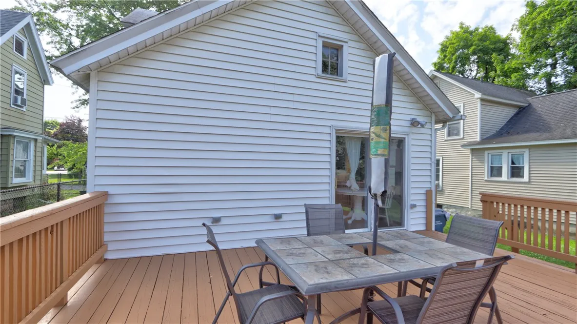 17 Maple Street, Seneca Falls, New York 13148, Seneca Falls, New York 13148, 3 Bedrooms Bedrooms, 5 Rooms Rooms,1 BathroomBathrooms,Residential,Closed,17 Maple Street, Seneca Falls, New York 13148,0,R1618225