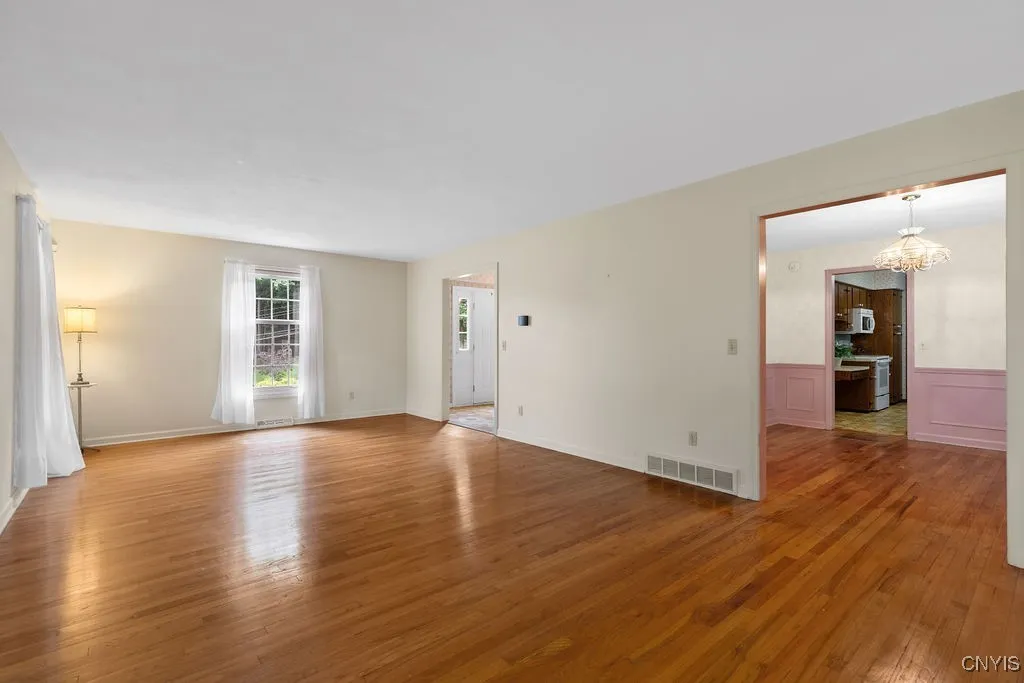 316 Broadview Drive, Syracuse, New York 13215, Syracuse, New York 13215, 4 Bedrooms Bedrooms, 11 Rooms Rooms,2 BathroomsBathrooms,Residential,Closed,316 Broadview Drive, Syracuse, New York 13215,0,S1618226