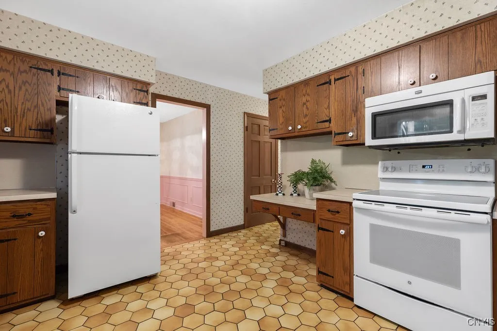 316 Broadview Drive, Syracuse, New York 13215, Syracuse, New York 13215, 4 Bedrooms Bedrooms, 11 Rooms Rooms,2 BathroomsBathrooms,Residential,Closed,316 Broadview Drive, Syracuse, New York 13215,0,S1618226